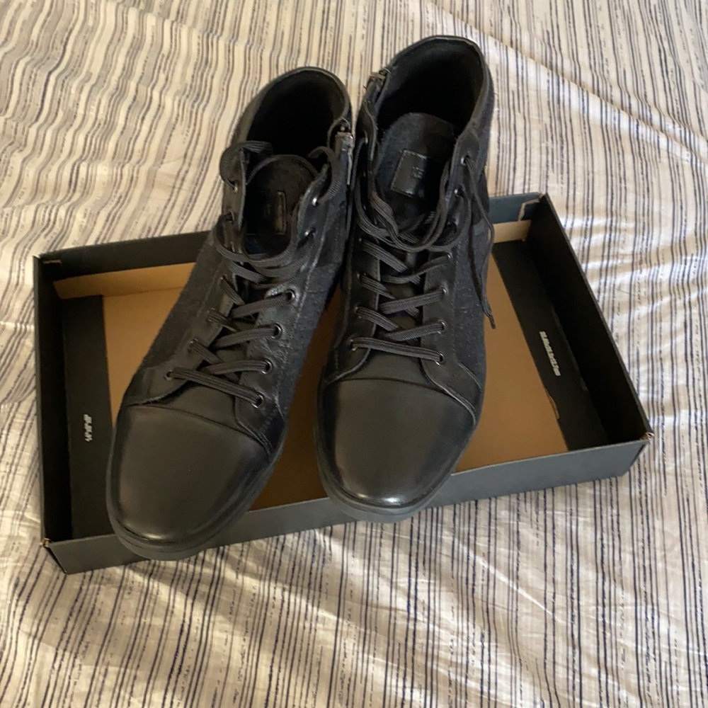 Kenneth Colemen’s 9 1/2 shoes